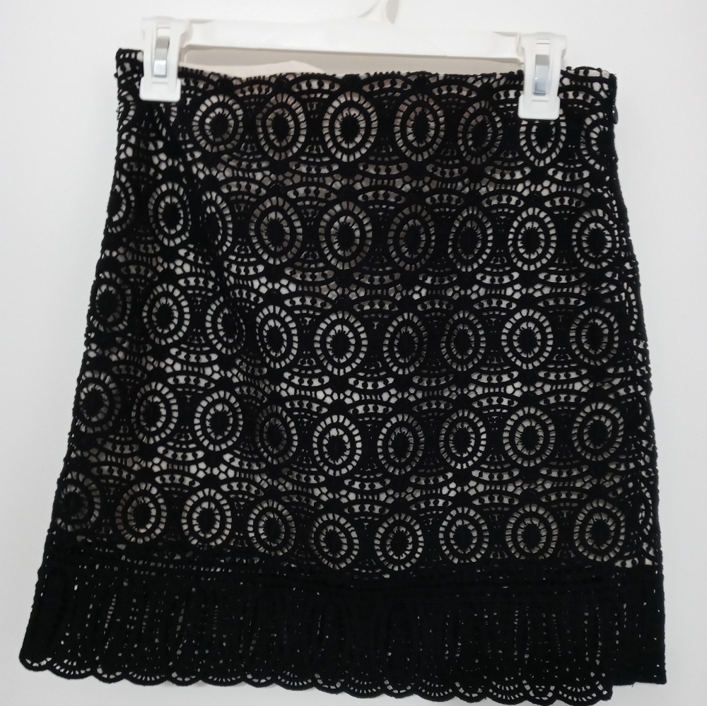 Club Monaco Black Floral Lace Mini Skirt Lined Zip up Side Size 0